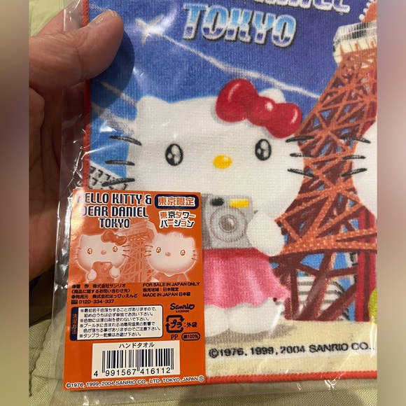 HELLO KITTY Tokyo Japan Eiffel Tower Face Towel SANRIO 2004 Dear Daniel Tourist - Picture 3 of 7